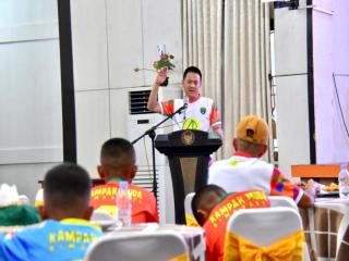 Wakili PJ Bupati Kampar, Sekda Hambali Lepas Kontingen Sepak Bola KMBS U-11